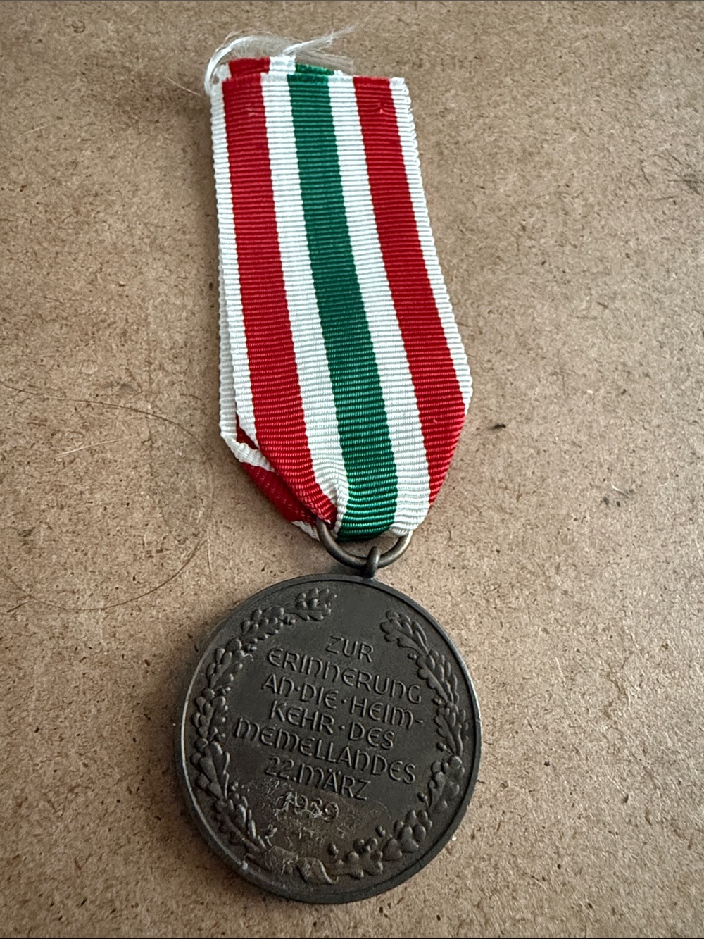 World War II MEMEL commemorative metal with ribbon - Picture 2 of 2